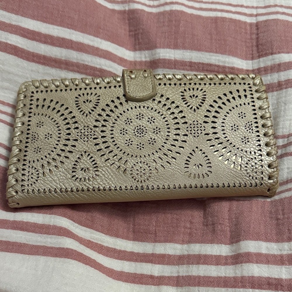 Source Unknown Metallic Gold Women's Wallet - Picture 3 of 3